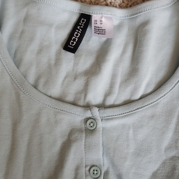 XS H&M pastel blue top - Picture 2 of 3